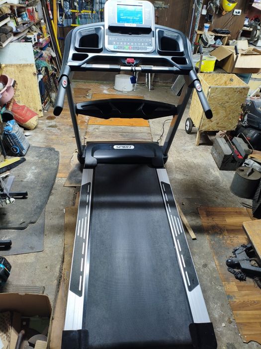 Преміальна Бігова Доріжка Spirit Fitness XT685 (Б/В)