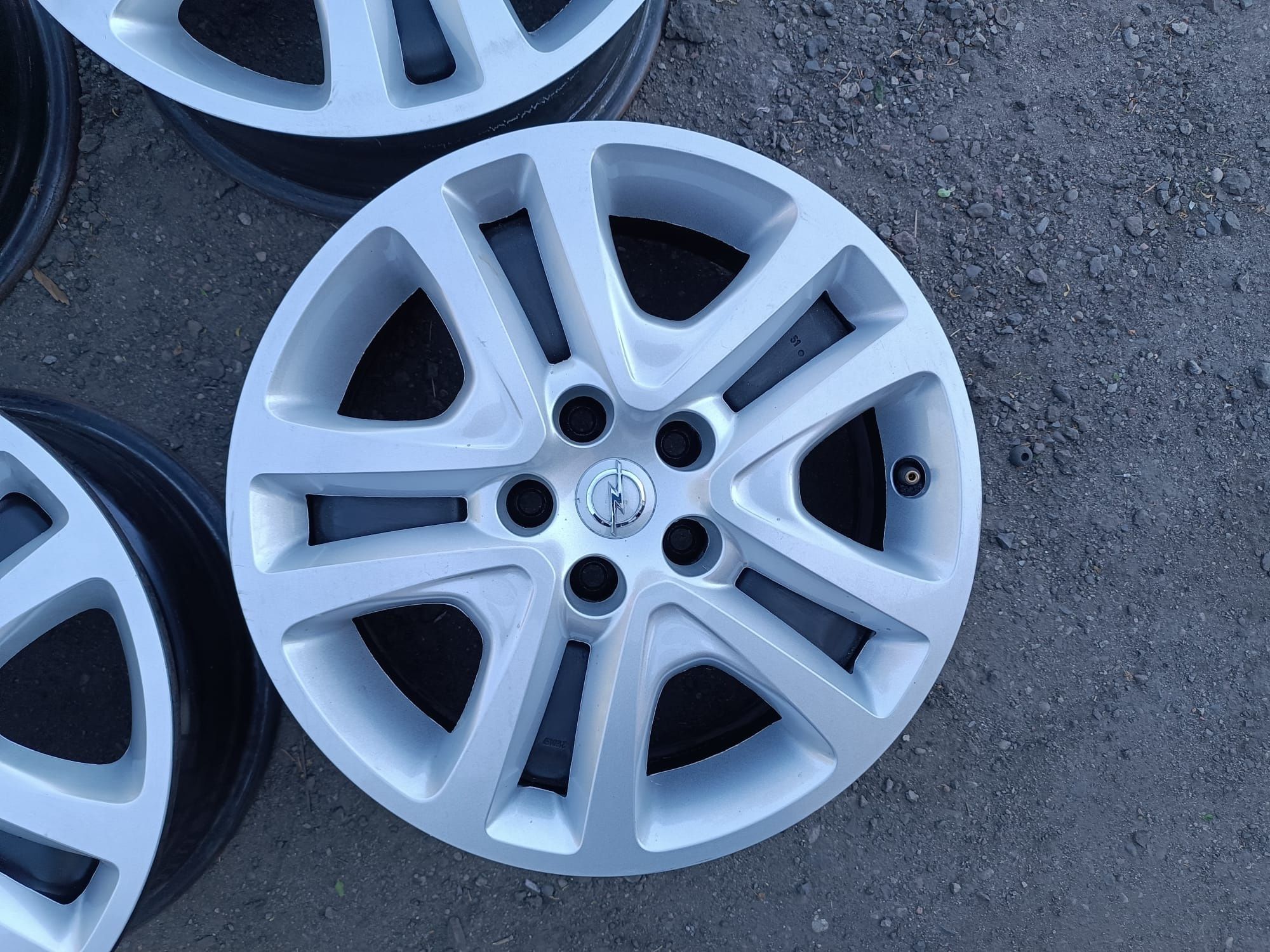 Kołpaki 16 Opel Astra K Mokka Astra J 5x105 do felg strukturalnych