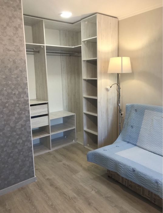 Продам 3-кімнатну квартиру на Митниці, вул. Жужоми