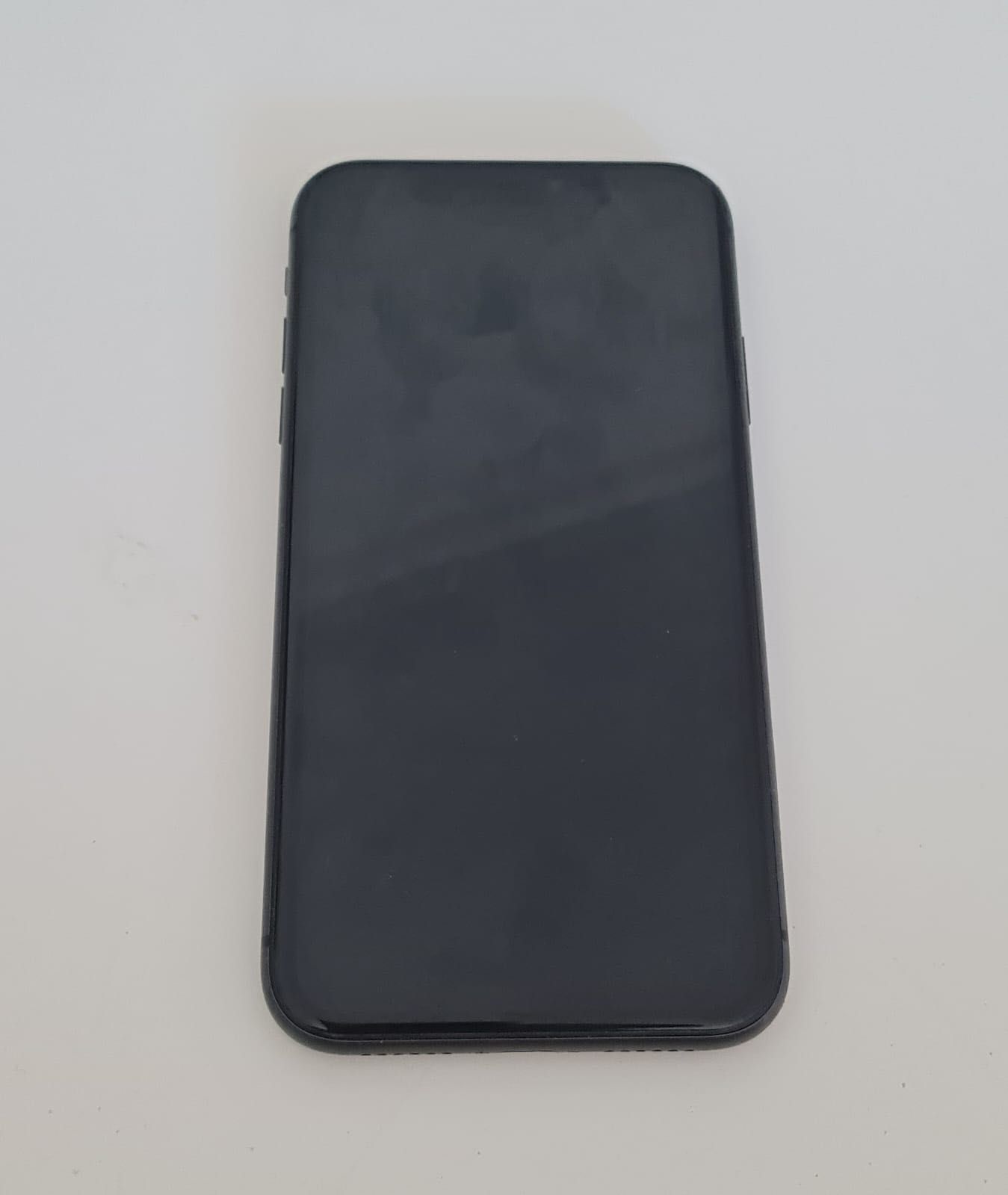 iPhone 11  preto 64 GB