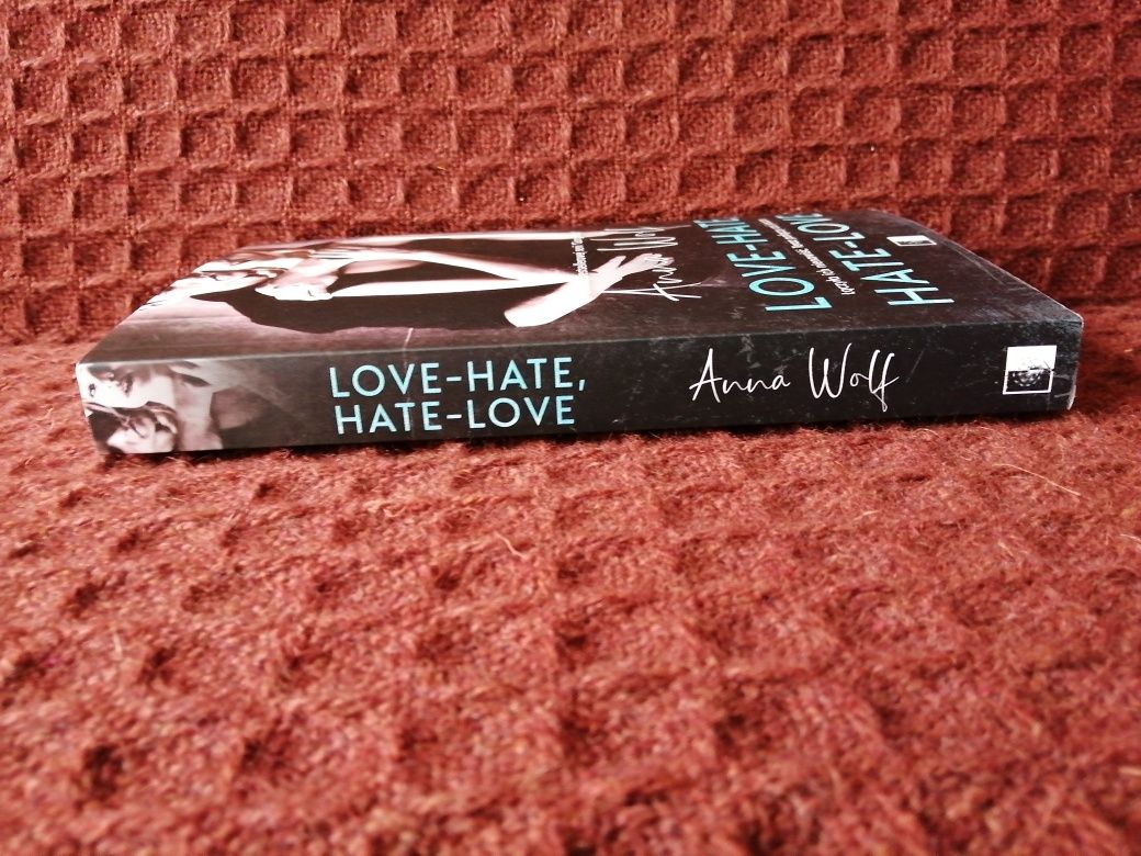 Nowa książka Love-Hate, Hate-Love.