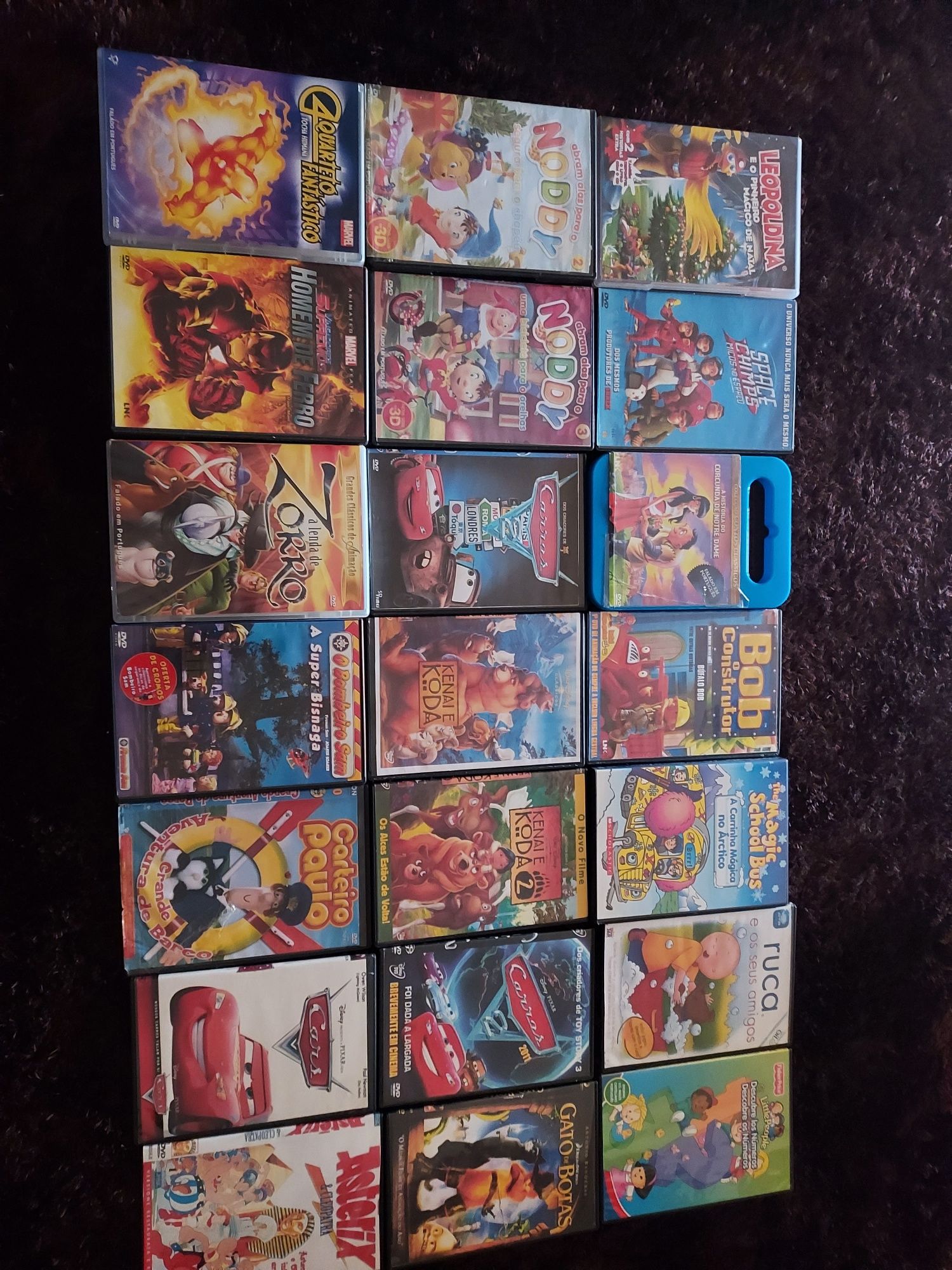 CD de música e VHS