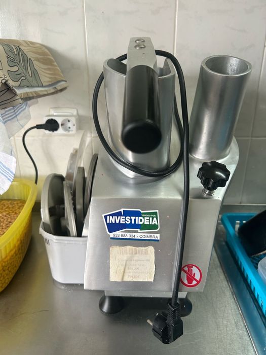 Vende-se maquina de cortar legumes.