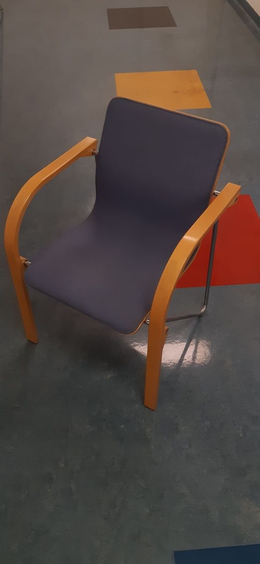 Krzesło konferencyjne drewno / stal