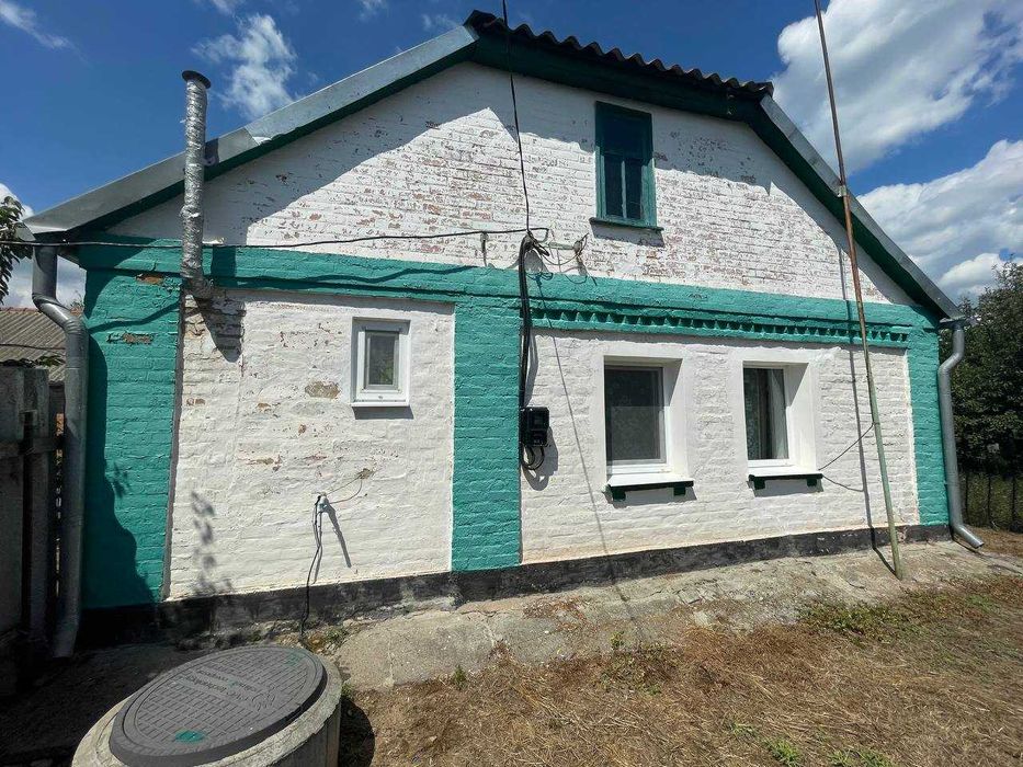 В продажу гарний будинок на околиці міста за доступну ціну