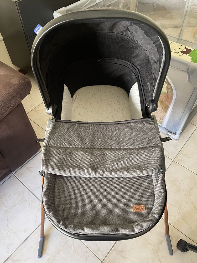 Alcofa Chicco Mysa com suporte de baloiço