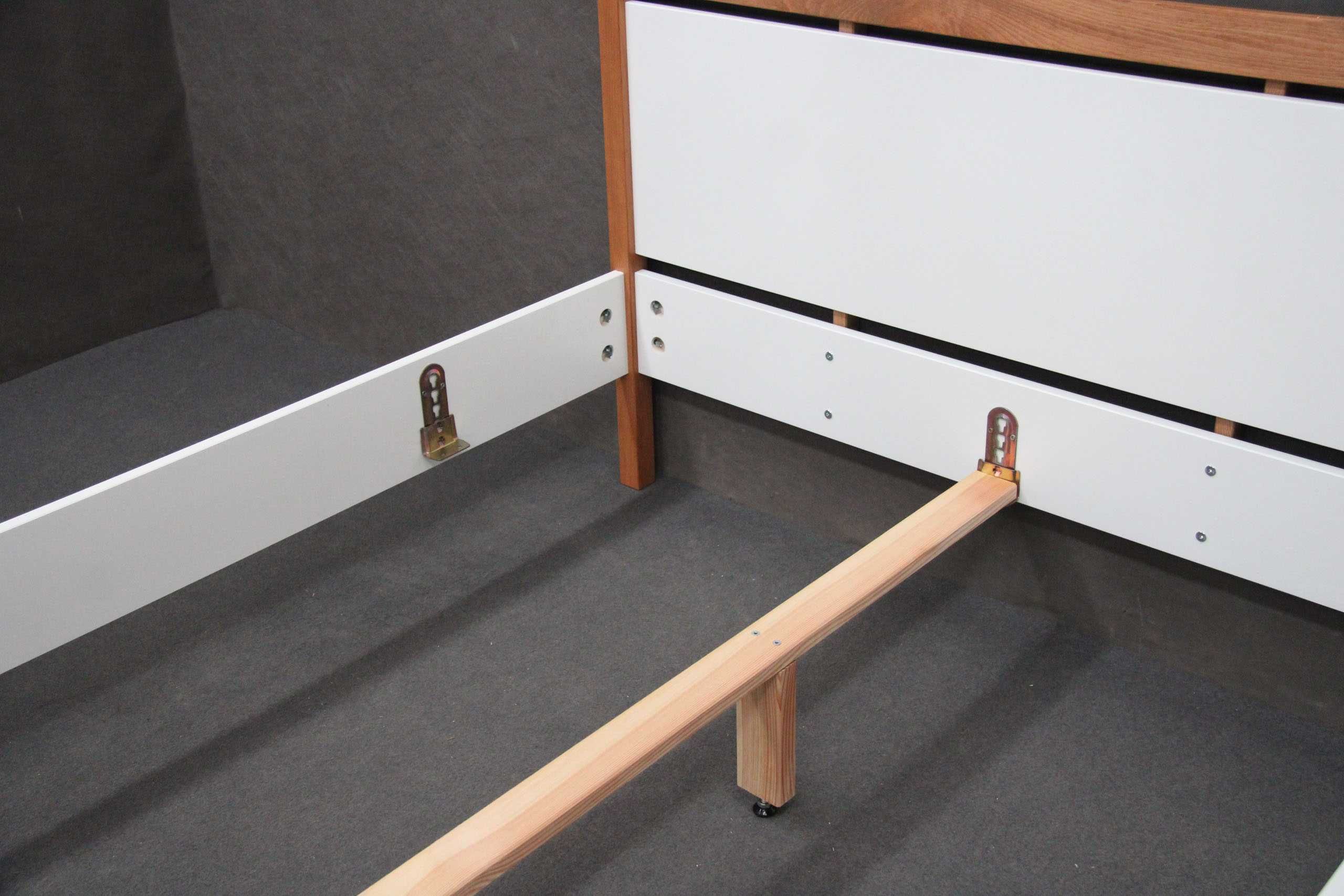 Łóżko MDF 140x200 rama biała z elementami dębowymi BGM24.pl B 8669