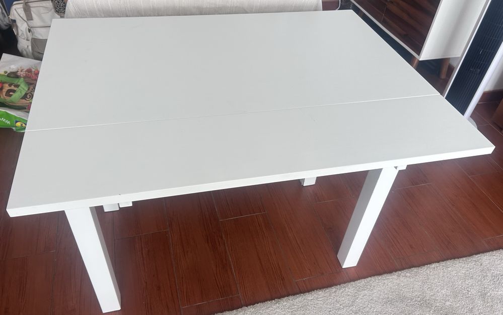 Mesa Ikea modelo Bjursta