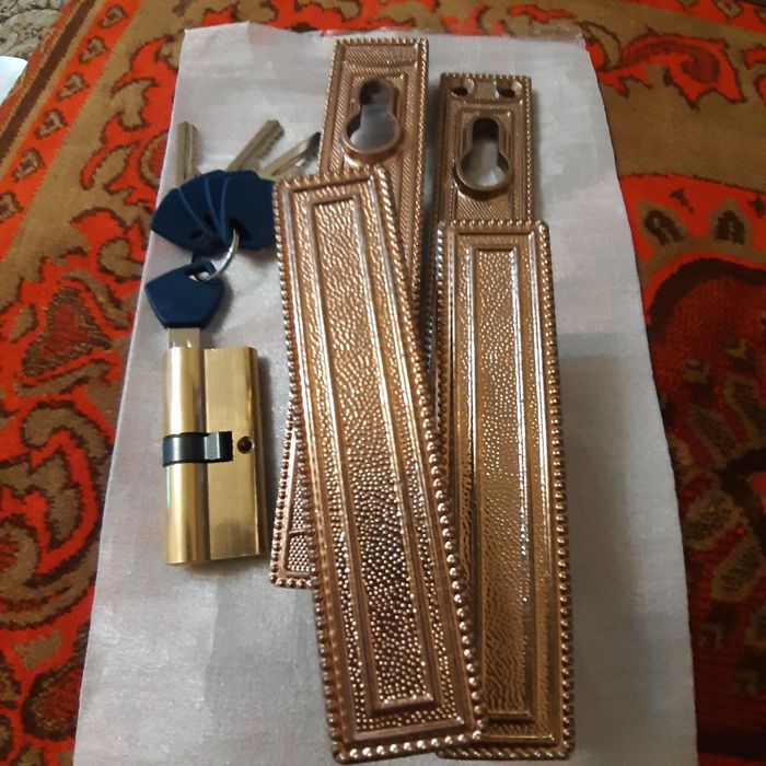 Дверна ручка з механізмои