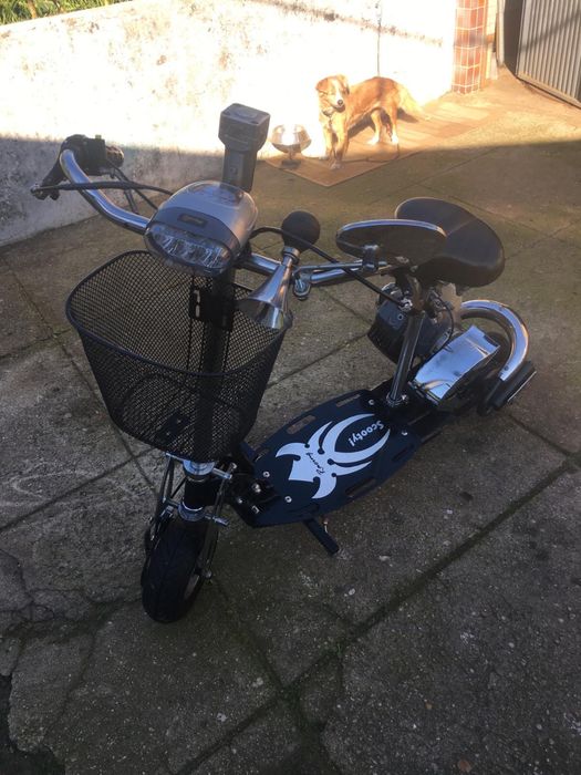 Motoreta a Gasolina Modificada - Estilo Único e Potente!