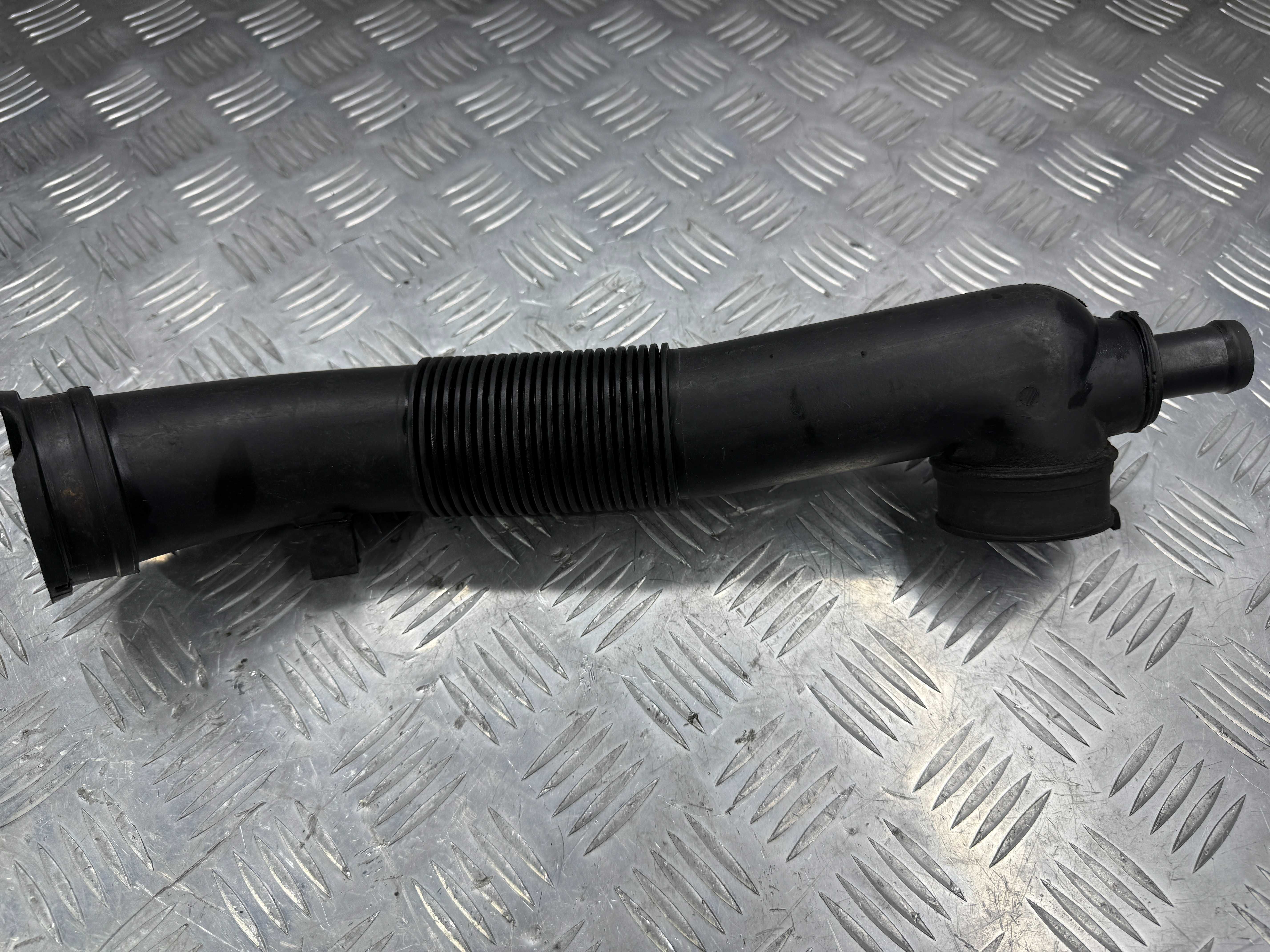 Патрубок воздушного фильтра Opel Meriva 1.4 16V 2003- 55354342
