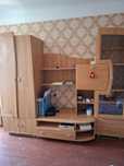 Подарую меблеву стінку і шафу