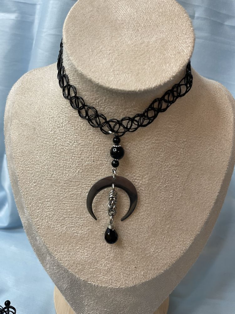 Nowy Czarny choker w gotyckim stylu – lunula ze stali chirurgicznej