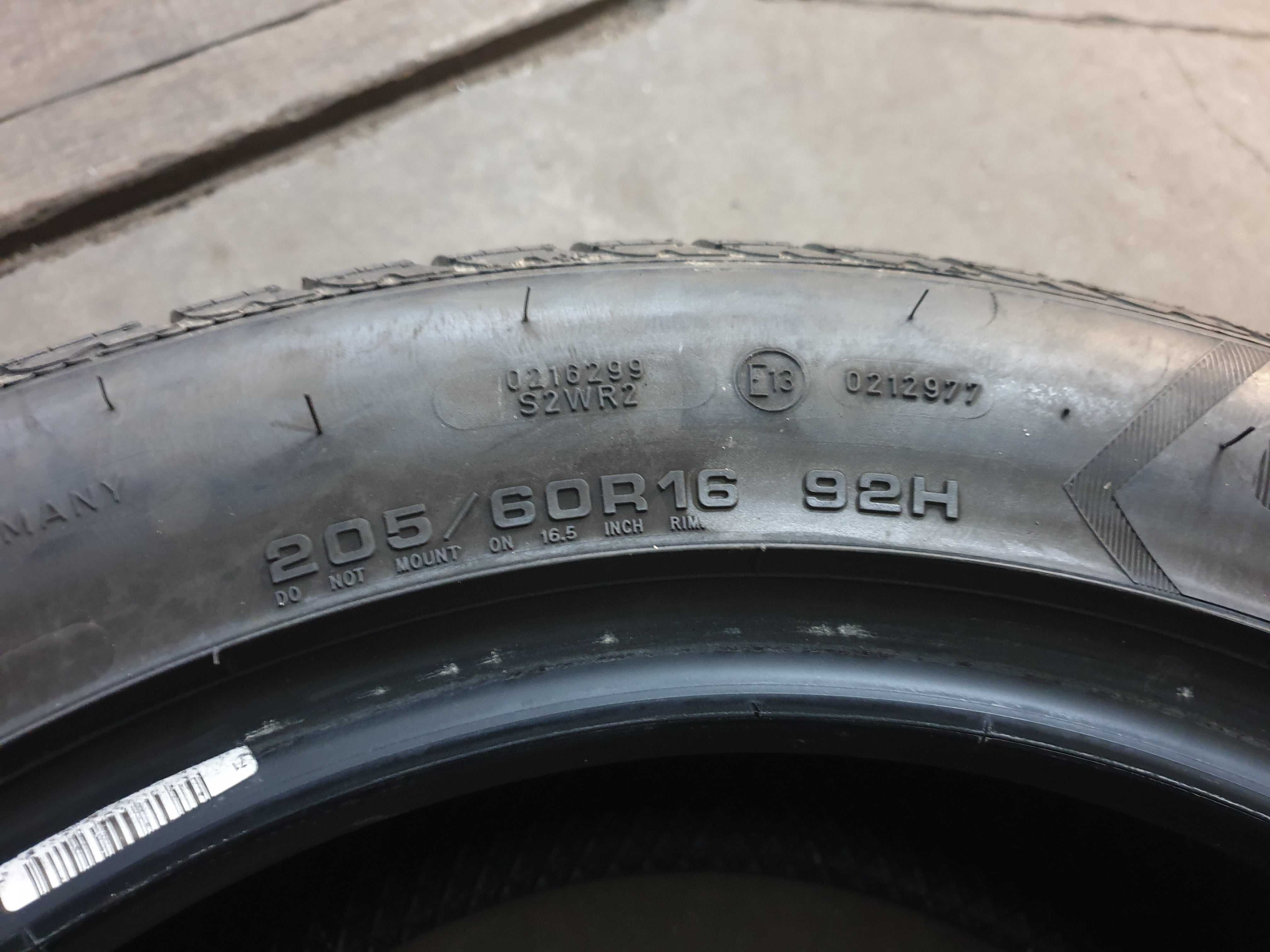 1 Szt 205/60 R16 92H GoodYear Ultra Grip 8 - 7mm