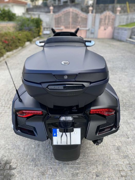 Bombardier Can-Am Spyder RT Sea to Sky CONDUZIDO COM CARTA DE CARRO