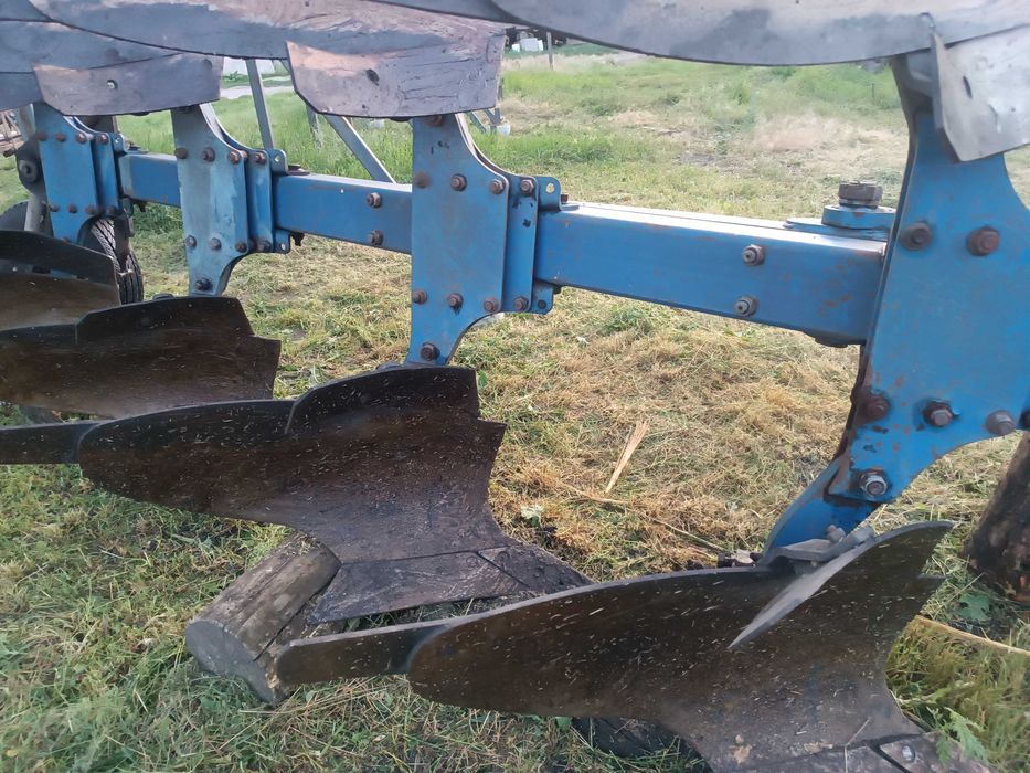 Плуг оборотний 4+1