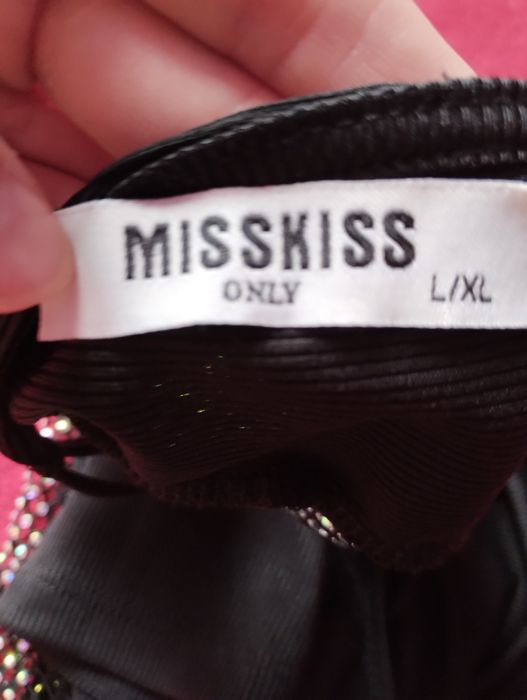 Czarna krótka bluzeczka długi rękaw, cyrkonie opalizujące