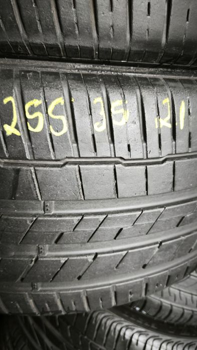 Pneus  255/35/21