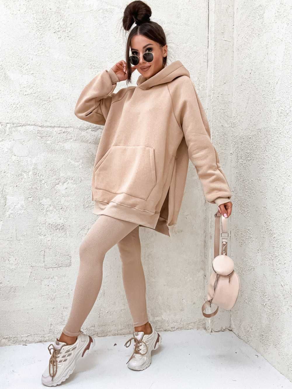 Komplet dresowy damski z rozcięciem Beżowy legginsy + bluza Universal
