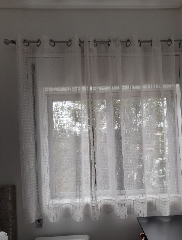 Cortinas brancas em cetim