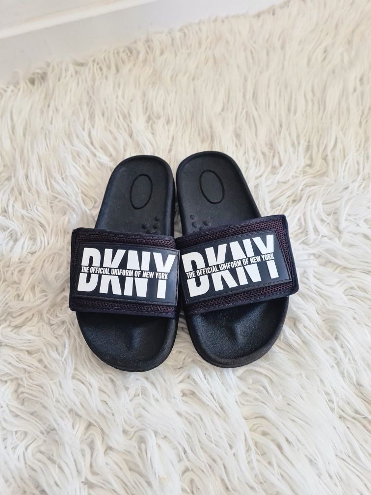 DKNY 33 21,5cm klapki dzieciece sandały czarne