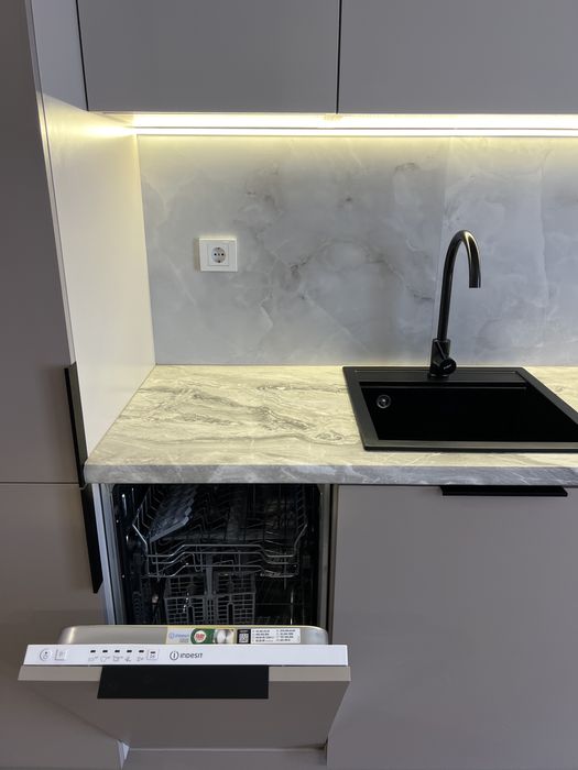 Продається красива 2 кімнатна West Towers