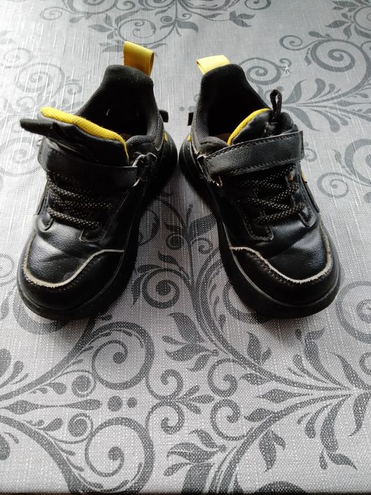 Шкіряні осінні кросівки на хлопчика