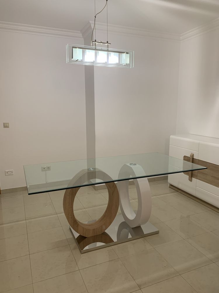 Mesa elegante de jantar tampo de vidro