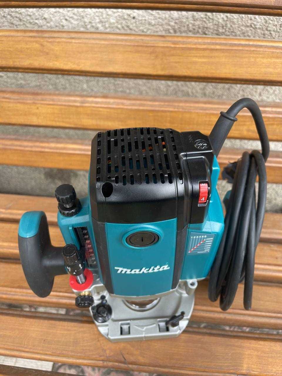 Фрезер Makita RP2303FCJ