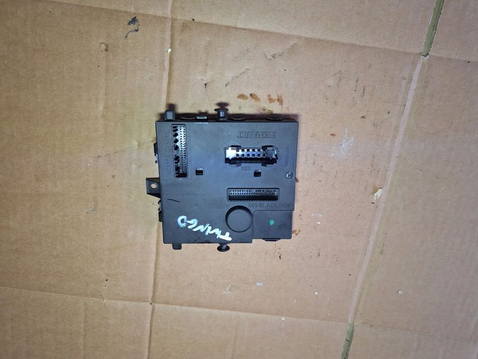 renault twingo  II LIFT moduł BCMX44L3   8200874483-A   (11/7)