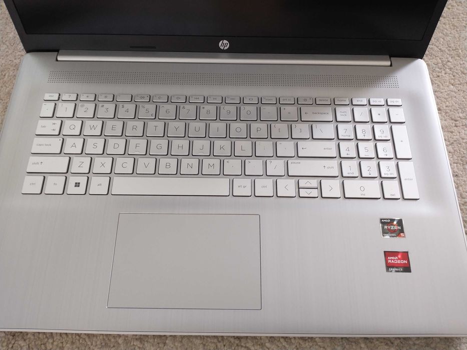 Laptop 17" cali Ryzen 5 (6 rdzeni) 16GB RAM SSD 512GB Windows 11