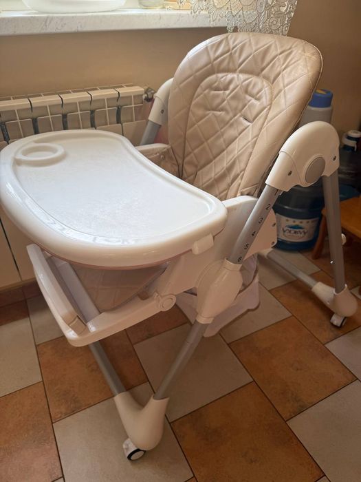 Дитяче крісло з годувальним столиком