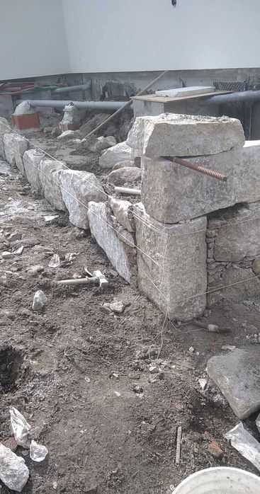 Pedra partida e aparelhada