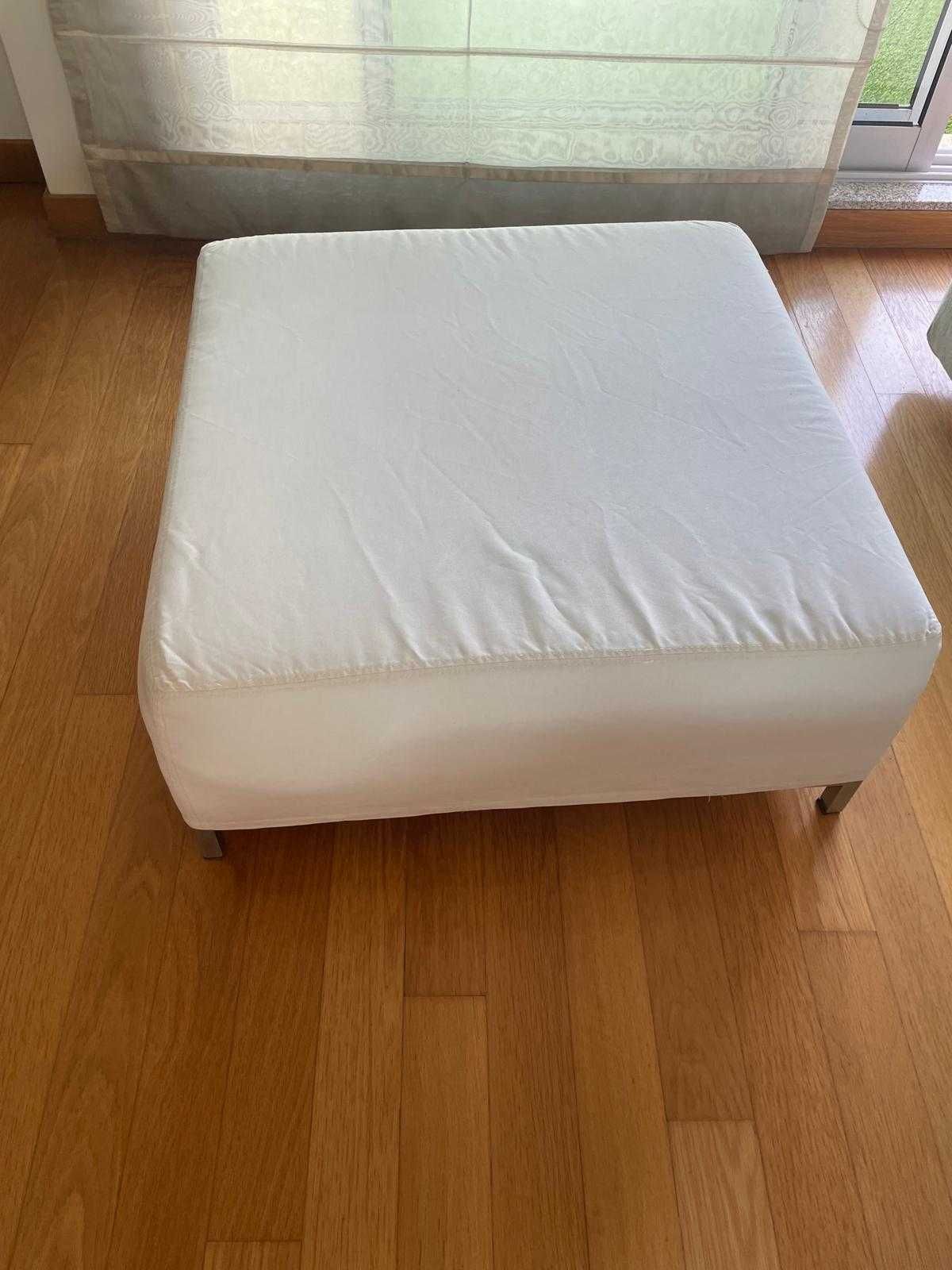 Puff cor branco com pés inox