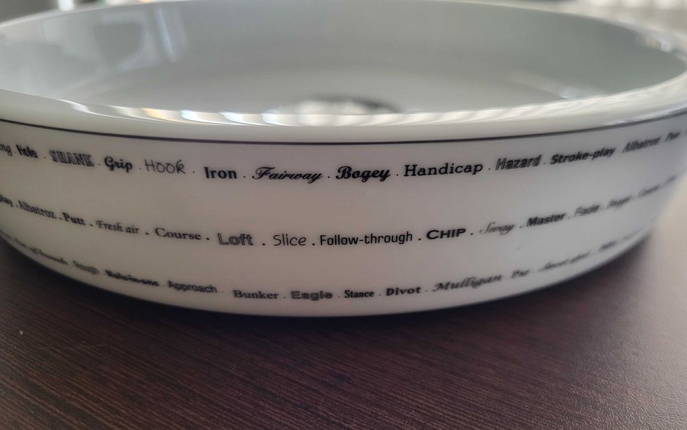 Lindíssimo cinzeiro com glossário Golfe, em porcelana da fábrica SPAL