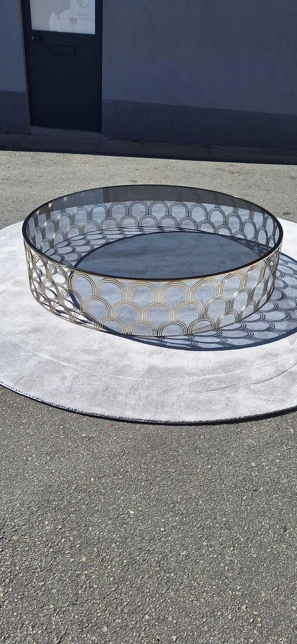 Mesa com tampo de vidro
