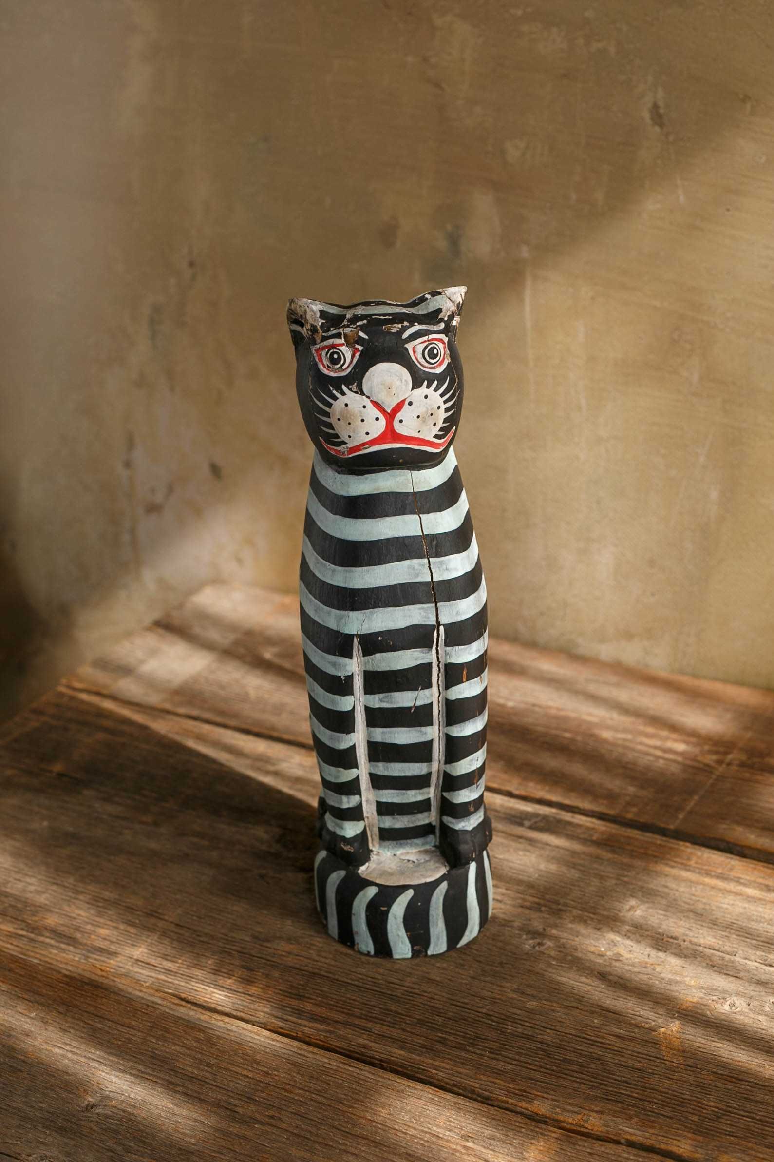 ręcznie rzeźbiony malowany kot vintage