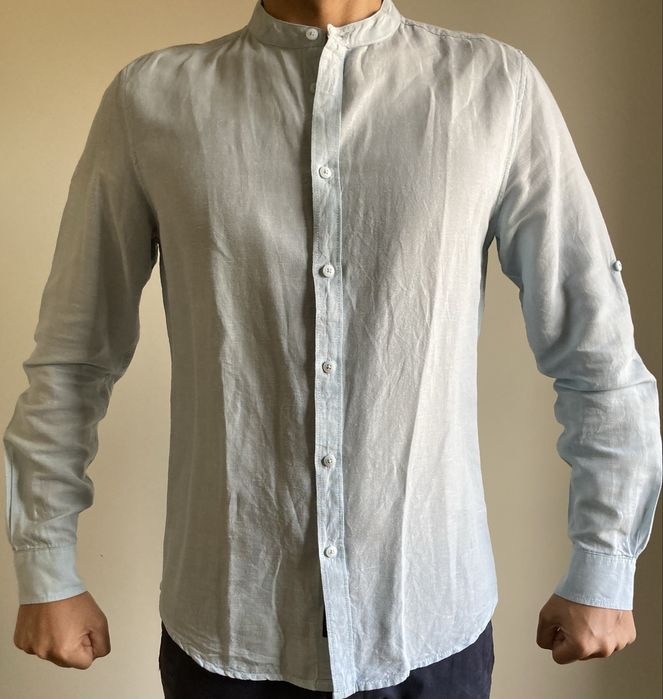 Camisa azul clara tamanho M