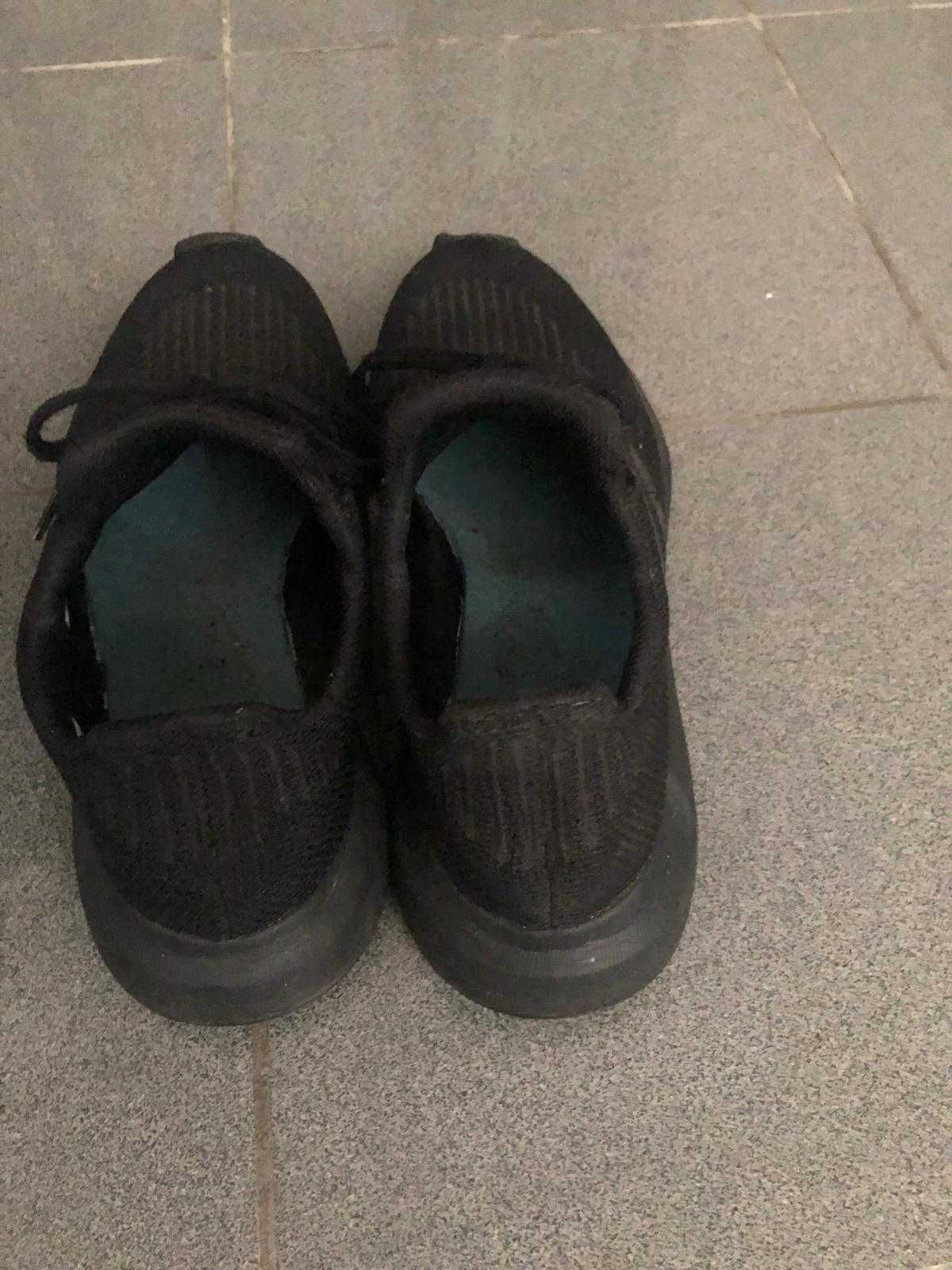 Sapatilha Adidas Swift Run – EUR 43 | Preto
