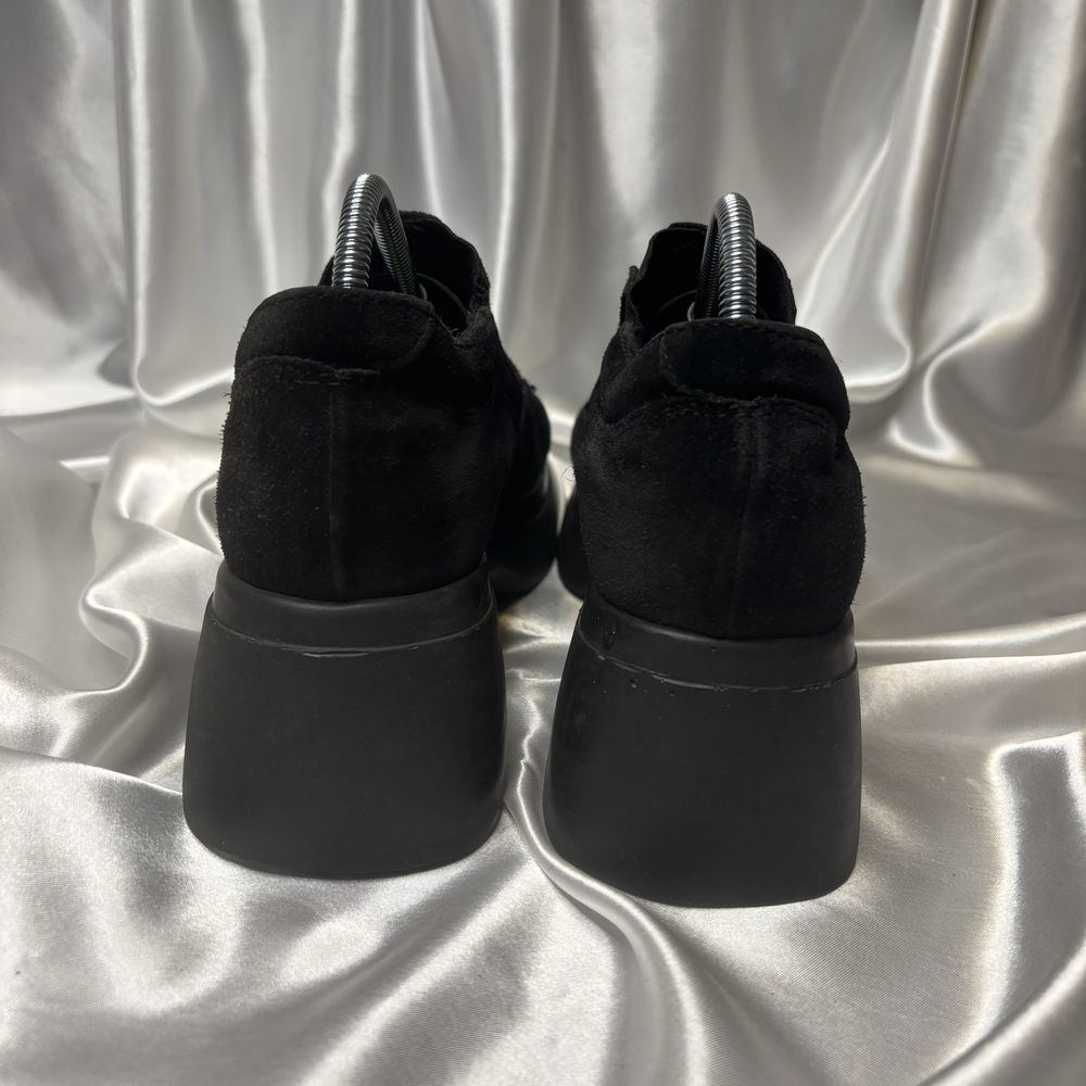 vintage chunky mokasyny zamszowe czarne na platformie koturny