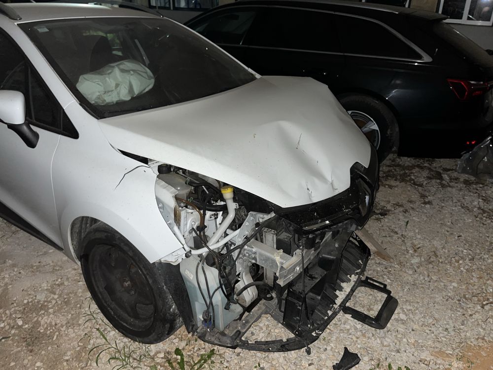 Renault Clio carrinha 1.5 dci salvado sinistrado 2015 c/material