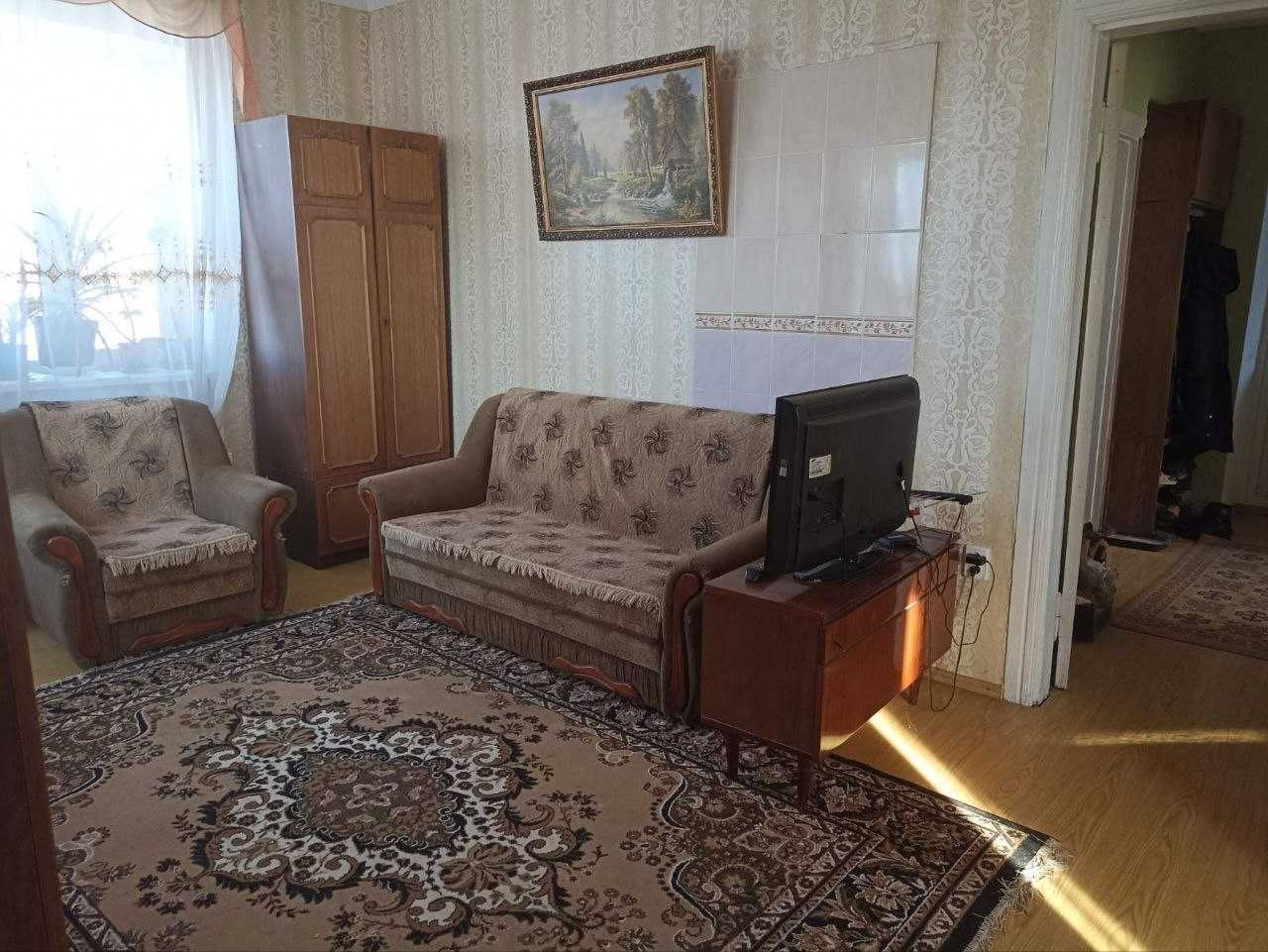 Продаж затишного будинку недалеко від центру міста.