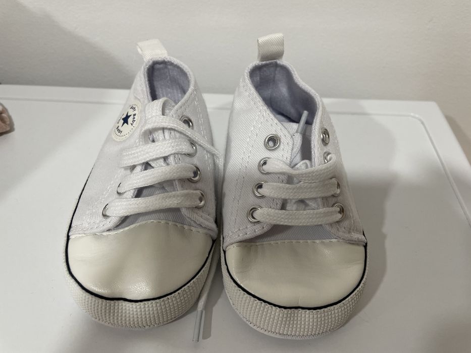 Sapatos de bebe tipo allstars