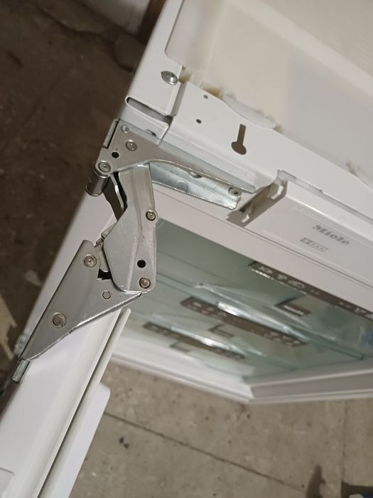 Вбудована морозильна камера Miele F 9052 i-1  80 см A++ 74 л дотяжка