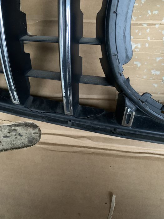 Решотка радіатора на Mercedes w205 с63AMG. Опис ниже.