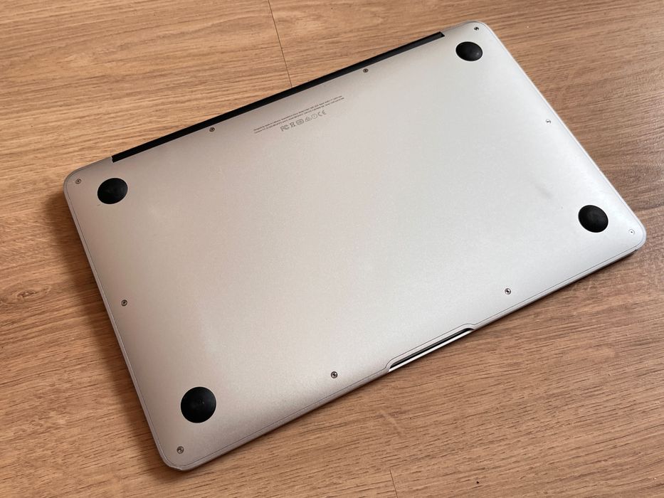  MacBook Air 11” A1465 (2015) • i5 • 4GB RAM • 120GB SSD #40