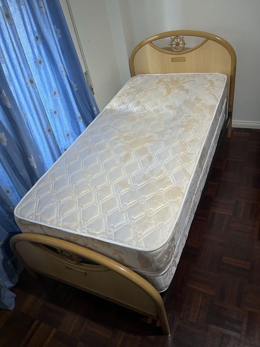 Cama de Solteiro + 2 colchões