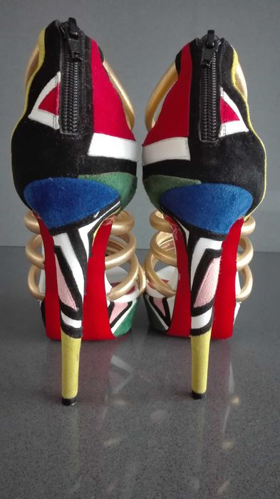 sandálias louboutin