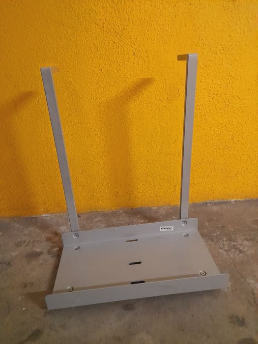 Suporte para CPU para secretária - IKEA