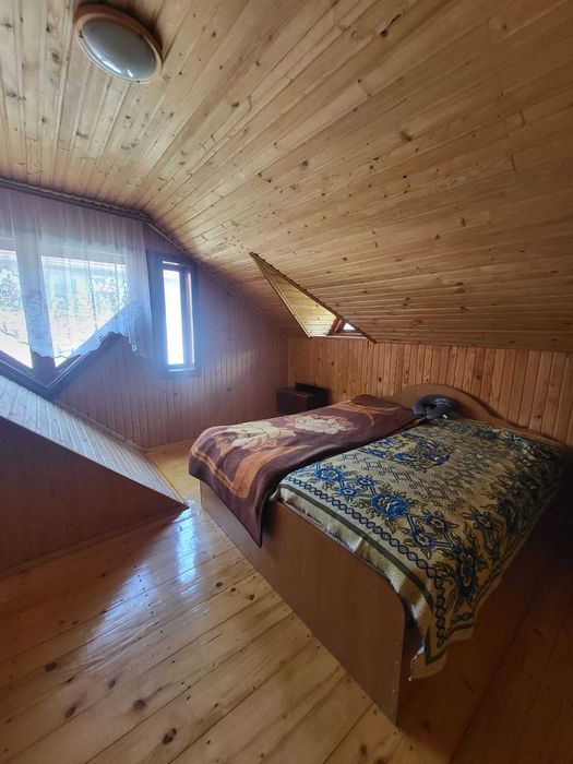 Продаж гарного будинку з земельною ділянкою в центрі Яремче!